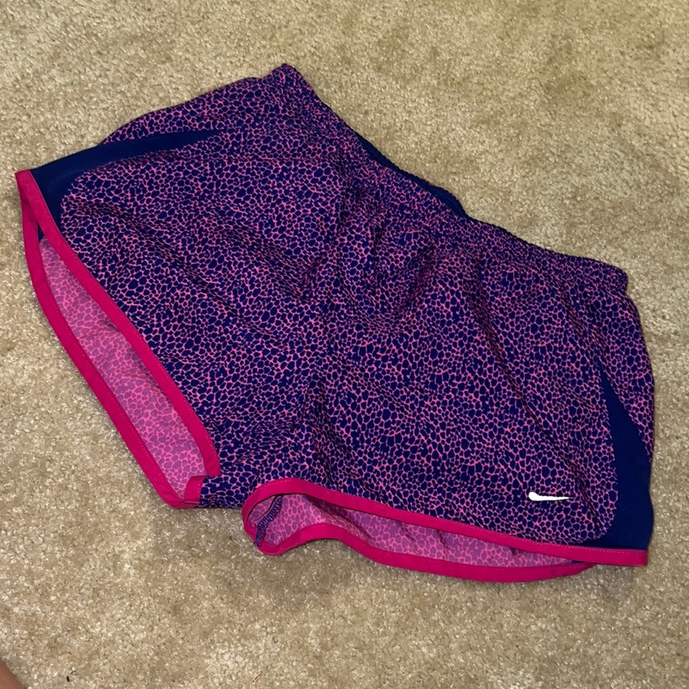 NIKE SHORTS SIZE M